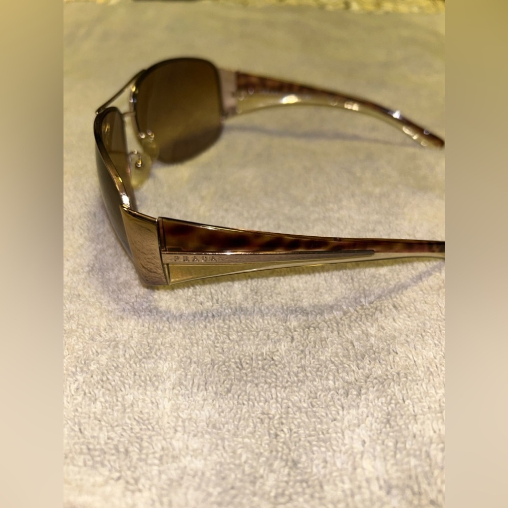 Prada Amber ( lens) Sunglasses w/ case 🌺 - Picture 7 of 13